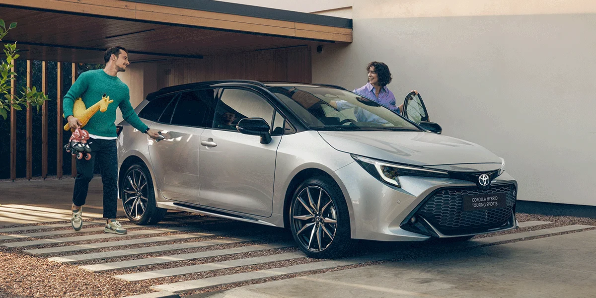 Toyota Corolla Touring Sports a Toyota RAV4 Plug-in Hybrid